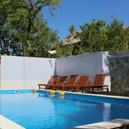 Apartment Modern Eingerichtete Fuer 4 Personen In Einem Haus Mit Mehrere Und Mit Pool